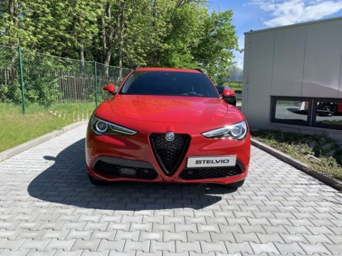 Alfa Romeo Stelvio, 2.0 Turbo 280k Q4 VELOCE, barva červená