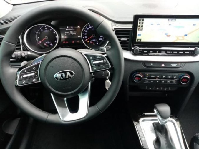 Kia XCeed, 1,4 T-GDi  TOP 7DCT, barva bílá