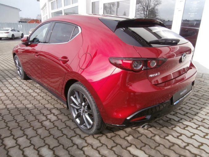 Mazda 3, Skyactiv G122, barva červená