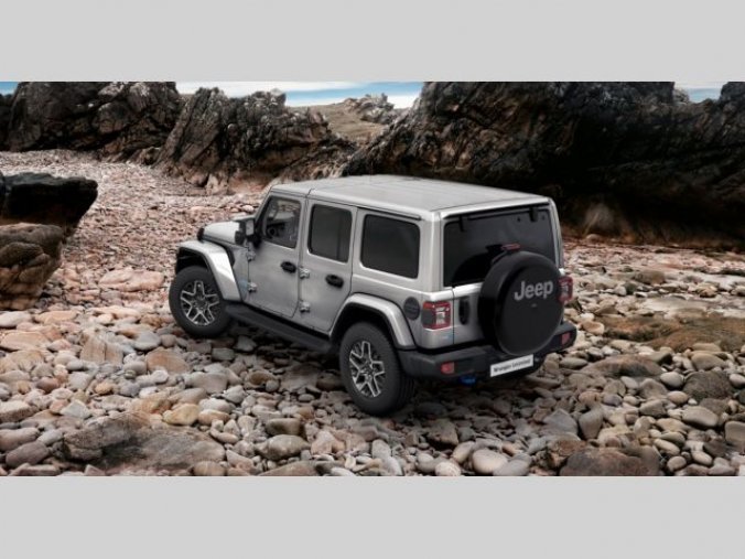 Jeep Wrangler, 2.0T 4xe PHEV 380k 8AT Sahara, barva stříbrná