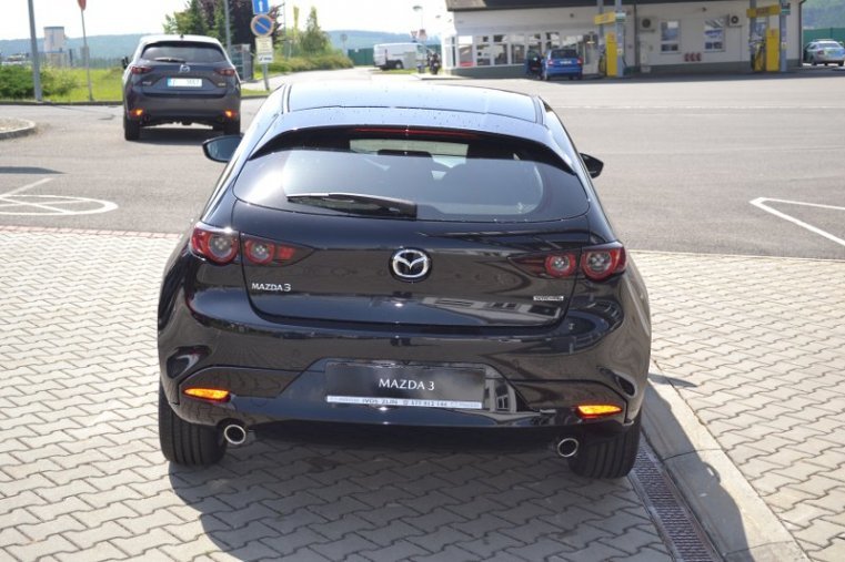 Mazda 3, Skyactiv G122, barva černá