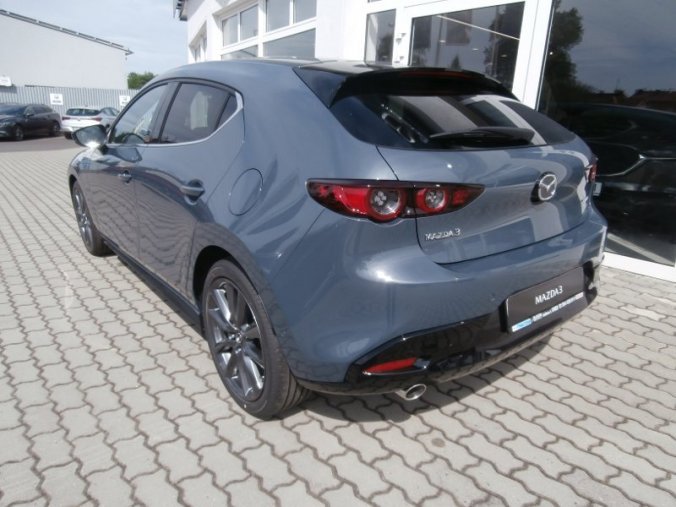 Mazda 3, Skyactiv G122, barva modrá