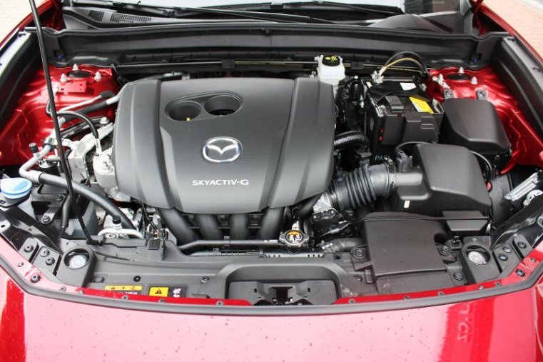 Mazda CX-30, SKYACTIV-G, barva červená