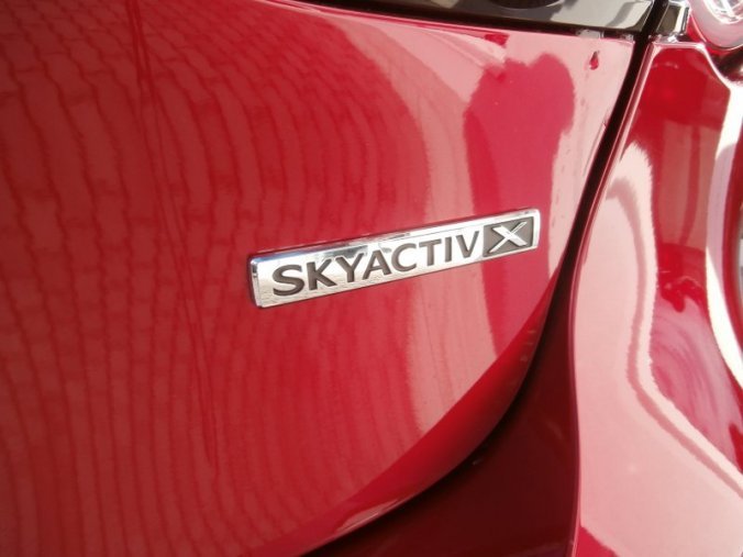 Mazda 3, Skyactiv GT 180, barva červená