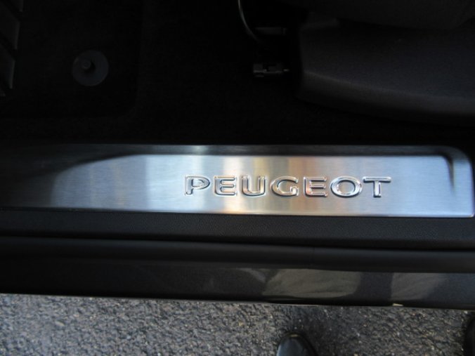 Peugeot 5008, GT 1.6 PureTech 180k EAT8, barva šedá