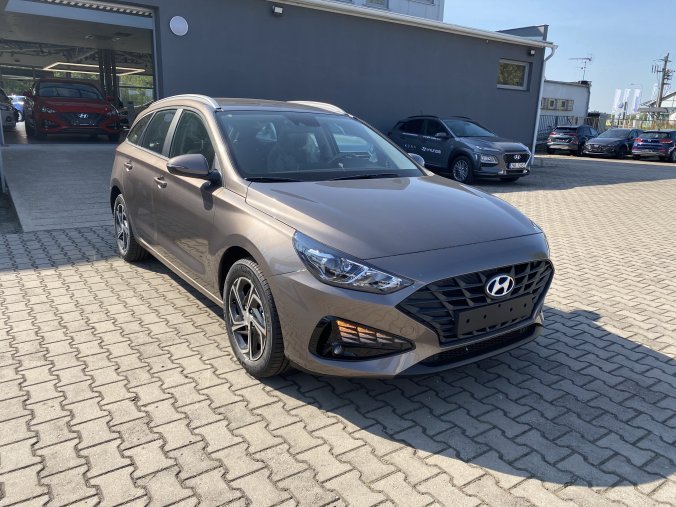 Hyundai i30, 1,5i CVVT 81 kW (95 NAT) 6 st. man, barva bronzová