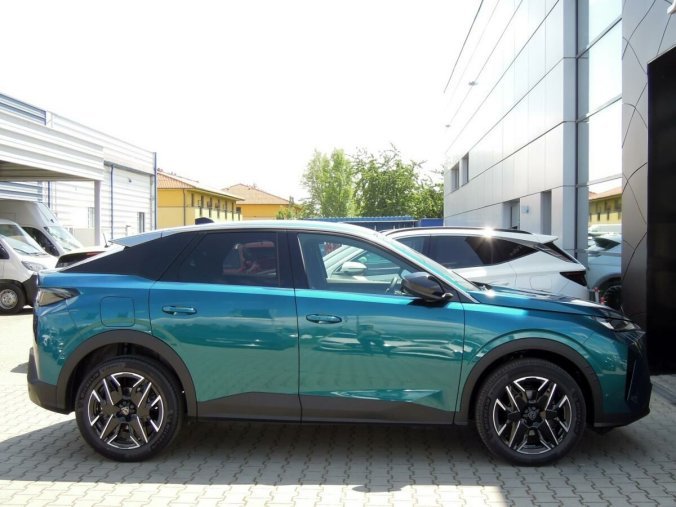 Peugeot 3008, Peugeot 3008 ALLURE HYBRID 136 e-DCS6, barva modrá