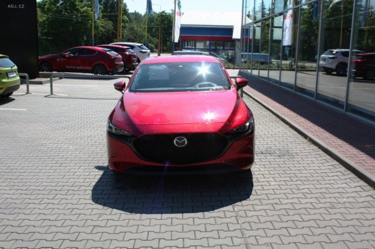 Mazda 3, SKYACTIV-G, barva červená