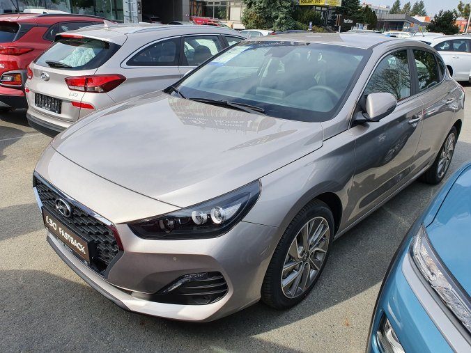 Hyundai i30, 1,4 T-GDI 103 kW (95 NAT) 6 st. man, barva bílá