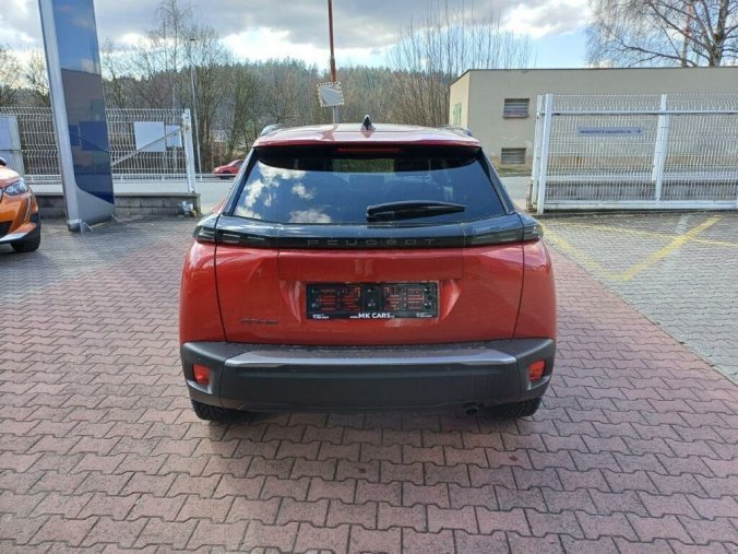 Peugeot 2008, Peugeot 2008 ALLURE 1.2 PureTech 130k, barva červená