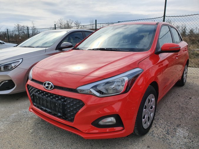 Hyundai i20, 1,25i 55 kW (95 NAT) 5 st. man, barva červená