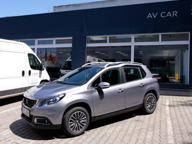 Peugeot 2008, ACTIVE 1.2 PureTech 110 S&amp;, barva šedá