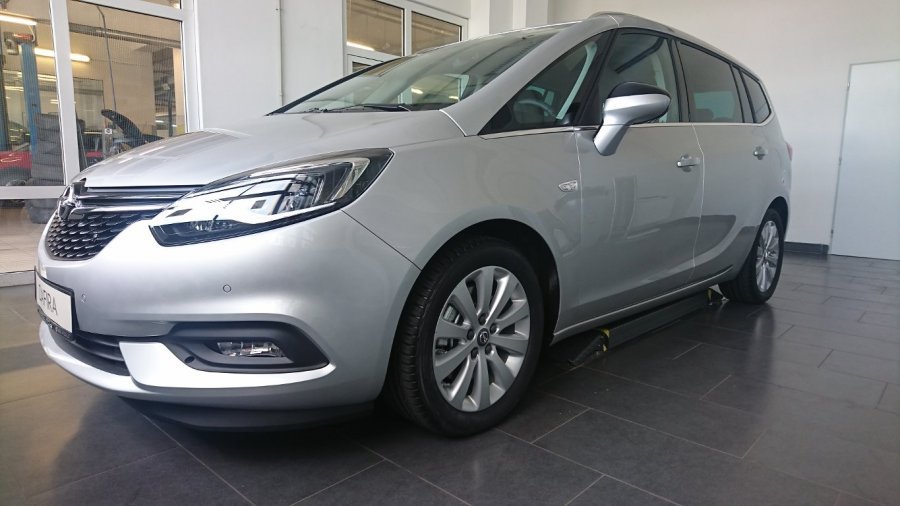 Opel Zafira, "PLUS" 1,6 TURBO, barva stříbrná