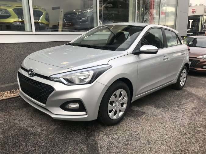 Hyundai i20, 1,25i 55 kW (95 NAT) 5 st. man, barva stříbrná