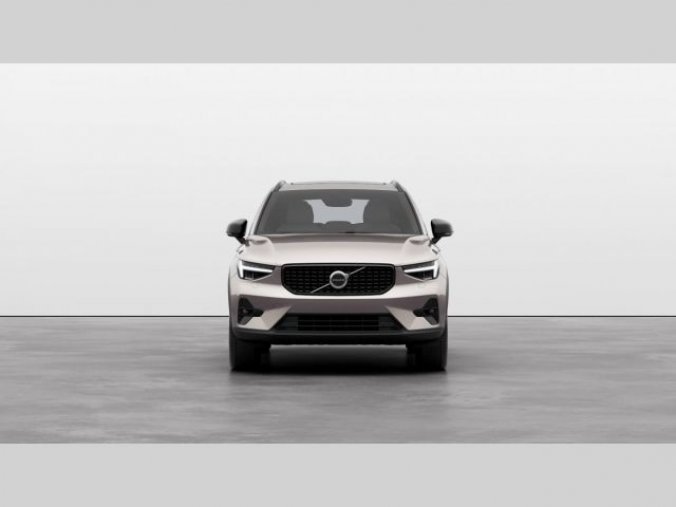 Volvo XC40, B4 2.0L 197+14 HP AT7 FWD ULTI, barva stříbrná