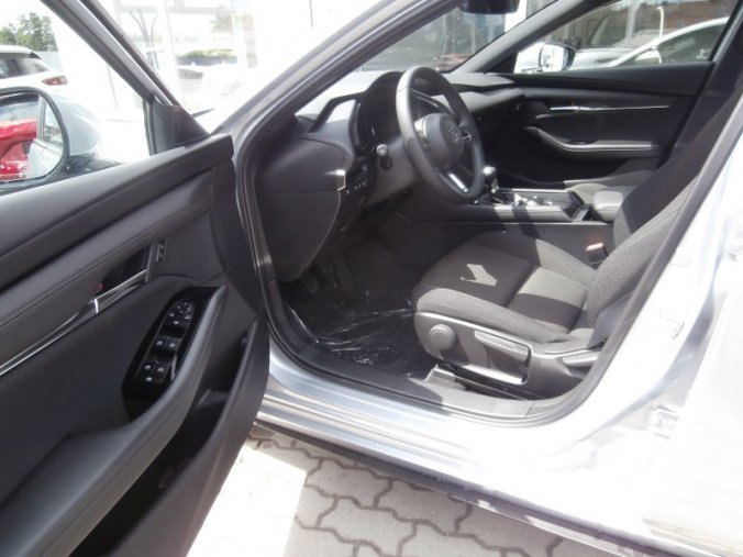 Mazda 3, Skyactiv G122, barva stříbrná