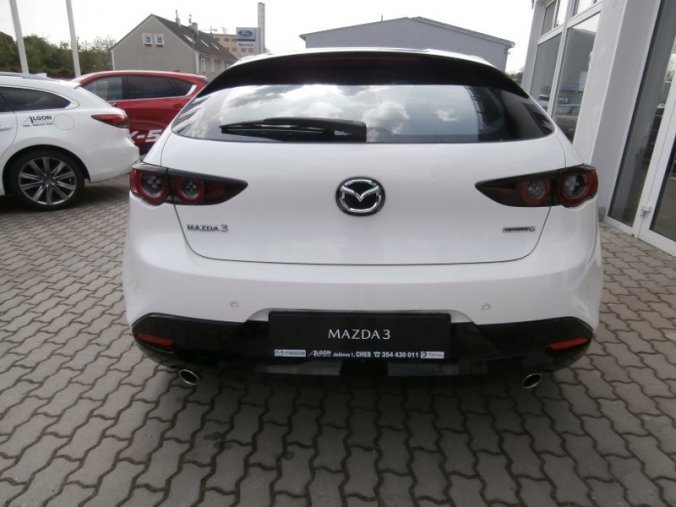 Mazda 3, Skyactiv G122, barva bílá