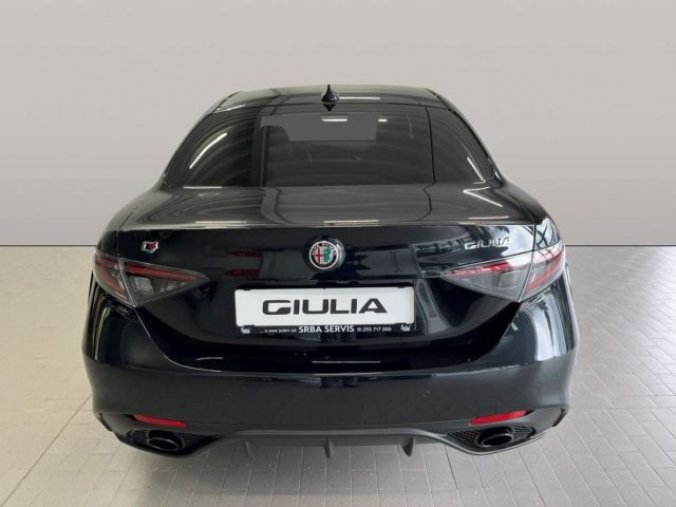 Alfa Romeo Giulia, 2,0 Turbo 280 k ATX AWD VELOCE, barva černá