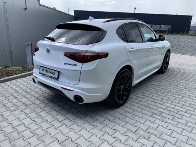 Alfa Romeo Stelvio, 2.0 Turbo 280k Q4 VELOCE, barva bílá