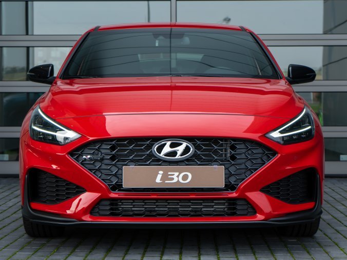 Hyundai i30, 1,5 T-GDI Mild hybrid 117 kW (95 NAT mild hybrid) 7 st. DCT, barva červená