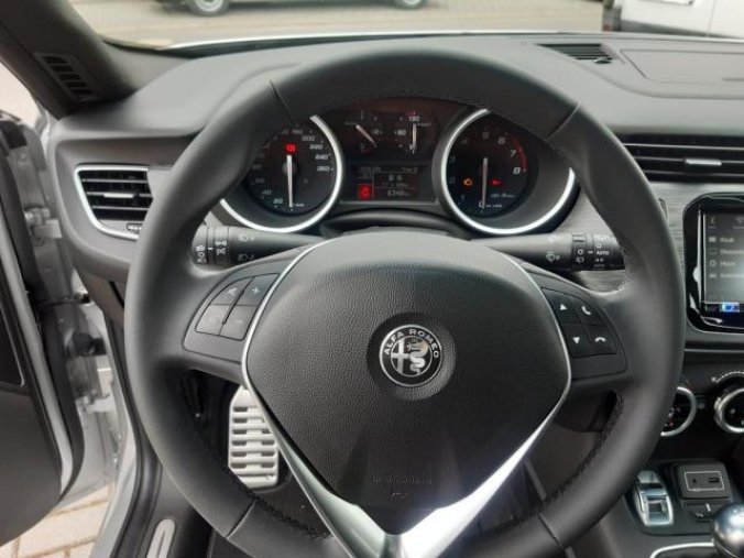 Alfa Romeo Giulietta, 1.4TBi 120PS Ti, barva stříbrná