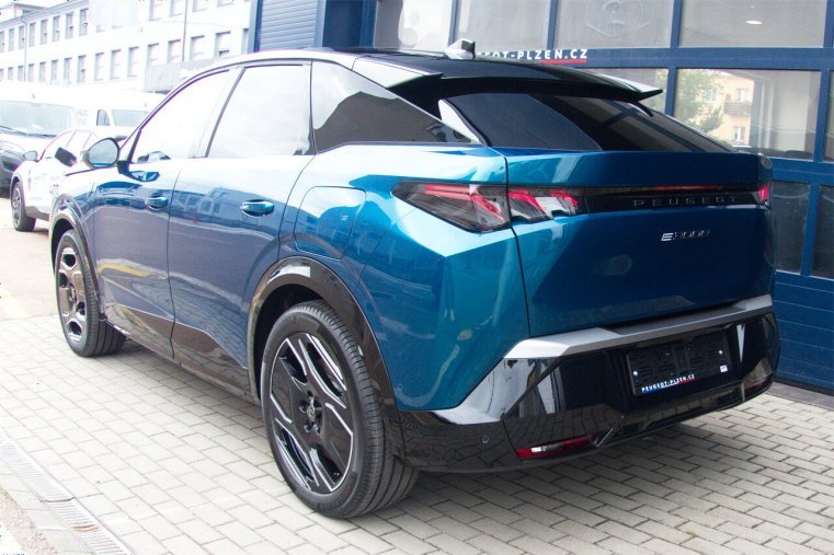 Peugeot 3008, Peugeot 3008 NEW GT Elektromotor 73 kWh 210k, barva modrá