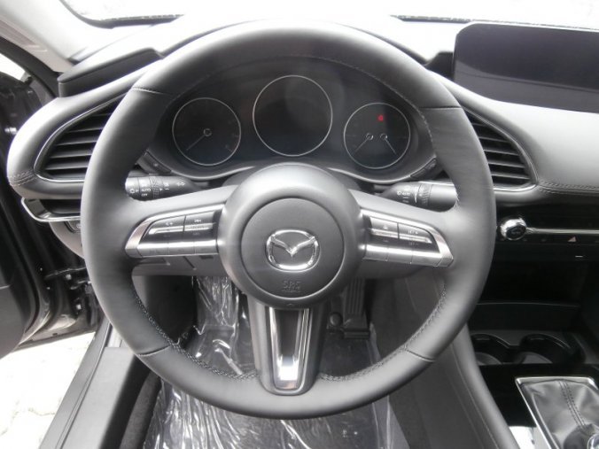 Mazda 3, Skyactiv G122, barva šedá