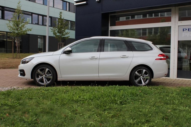 Peugeot 308, SW ALLURE 1.5 BlueHDi 130 MAN6, barva bílá