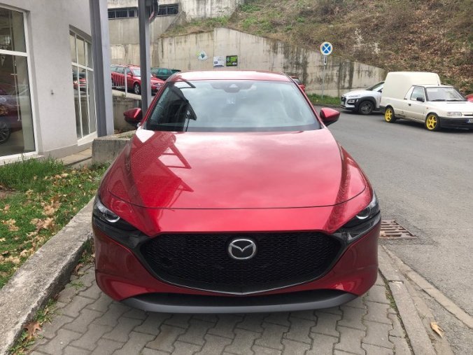 Mazda 3, 2.0i G 122K, barva červená