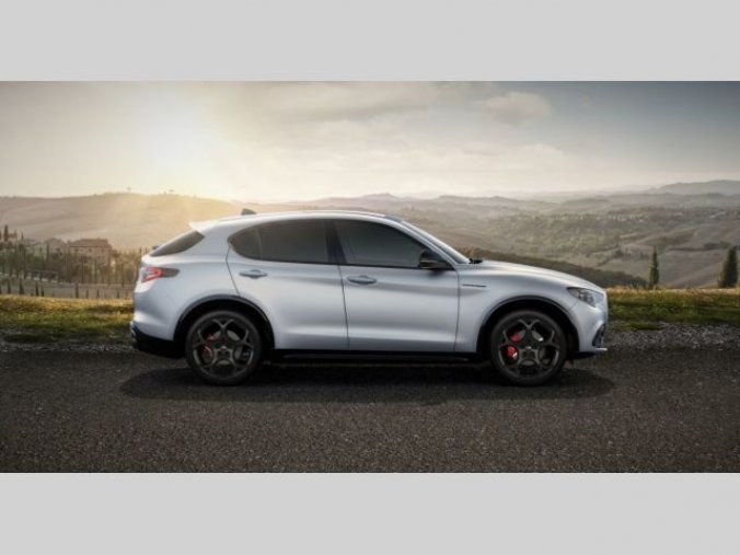 Alfa Romeo Stelvio, 2.0 Turbo 280k Q4 COMPETIZIONE, barva šedá