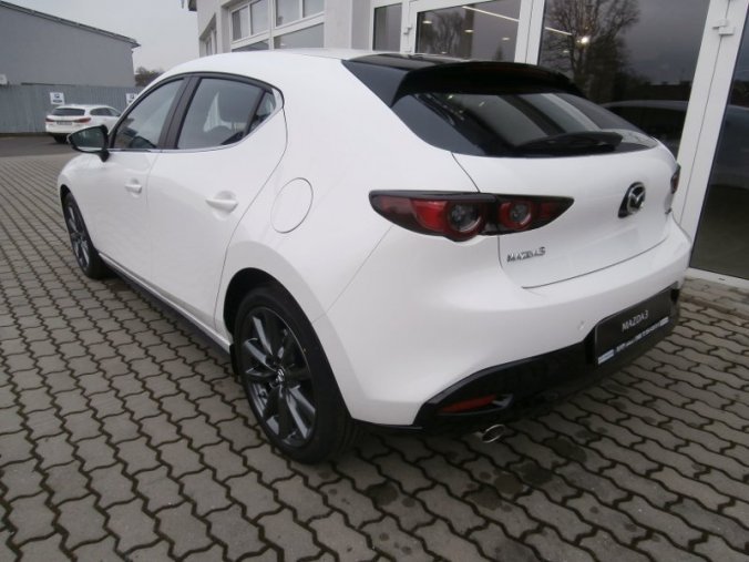 Mazda 3, Skyactiv G122, barva bílá