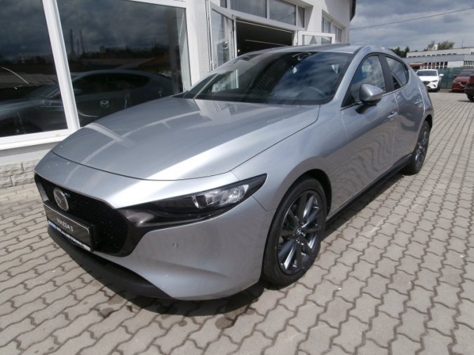 Mazda 3, Skyactiv G122, barva stříbrná