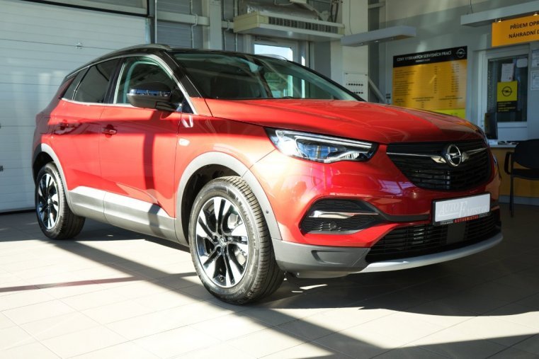 Opel Grandland X, Innovation 1.2T 96kW 6MT, barva červená