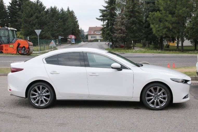 Mazda 3, 2,0 Skyactiv-G 122k, barva bílá