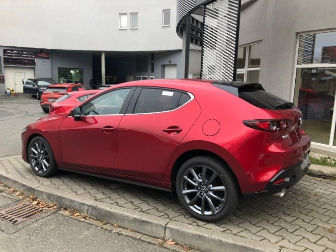 Mazda 3, X 180K, barva červená