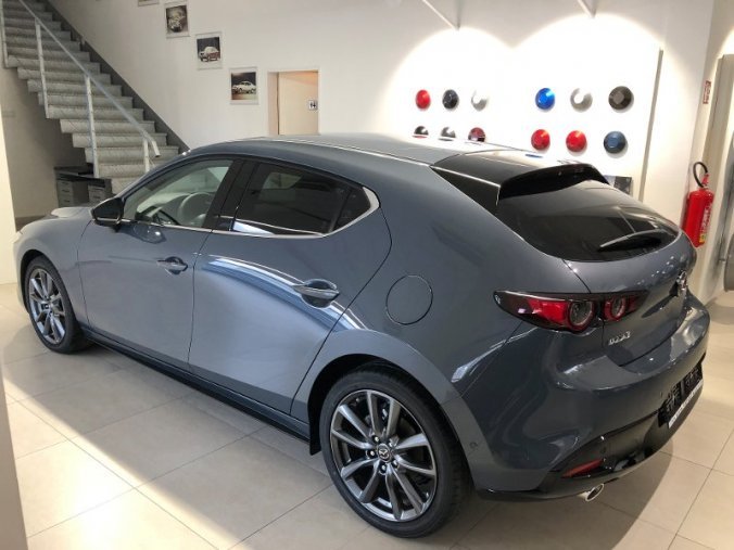 Mazda 3, 2.0i G 122K, barva šedá