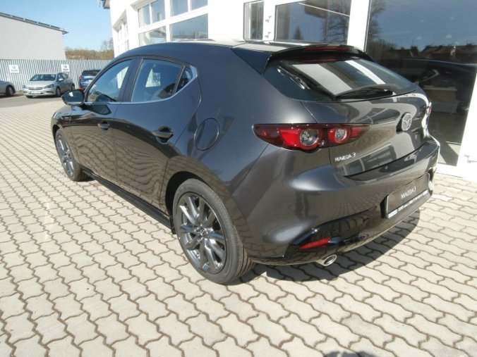 Mazda 3, Skyactiv G122, barva šedá