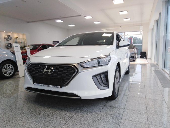 Hyundai Ioniq, 1,6 GDI HEV 104 kW (hybrid) 6 st. DCT, barva bílá