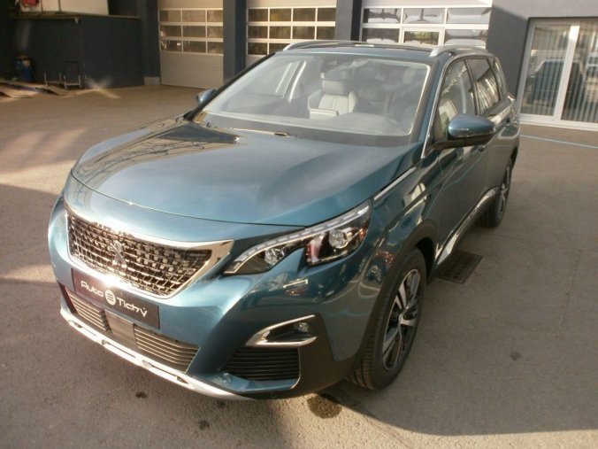 Peugeot 5008, Allure 1,2 PureTech 130 96 kW, barva zelená