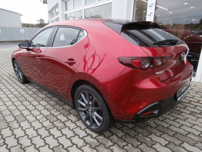 Mazda 3, Skyactiv G122, barva červená