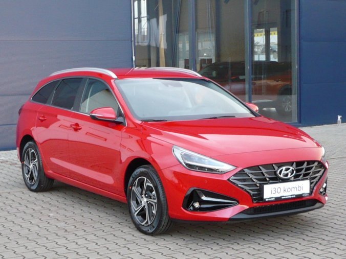 Hyundai i30, 1,5i CVVT 81 kW (95 NAT) 6 st. man, barva červená