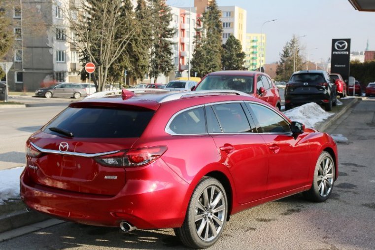 Mazda 6, 2,5 Skyactiv-G 194k, barva červená