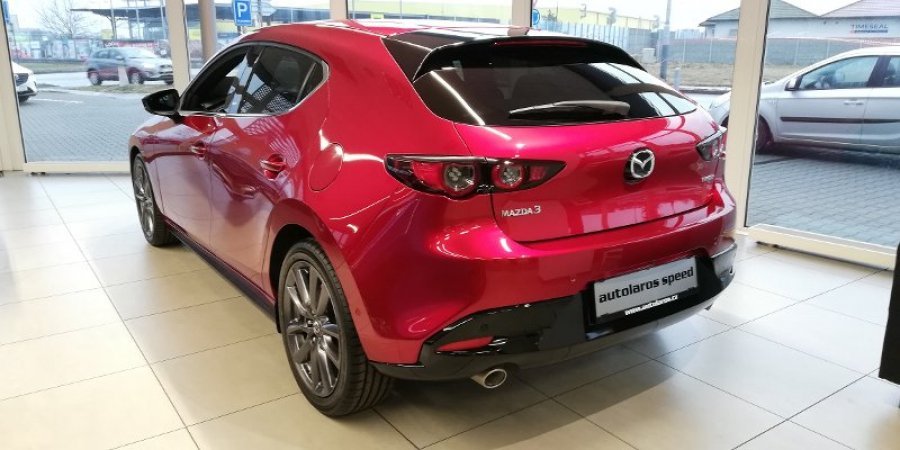 Mazda 3, SkyActive G122koní, barva červená