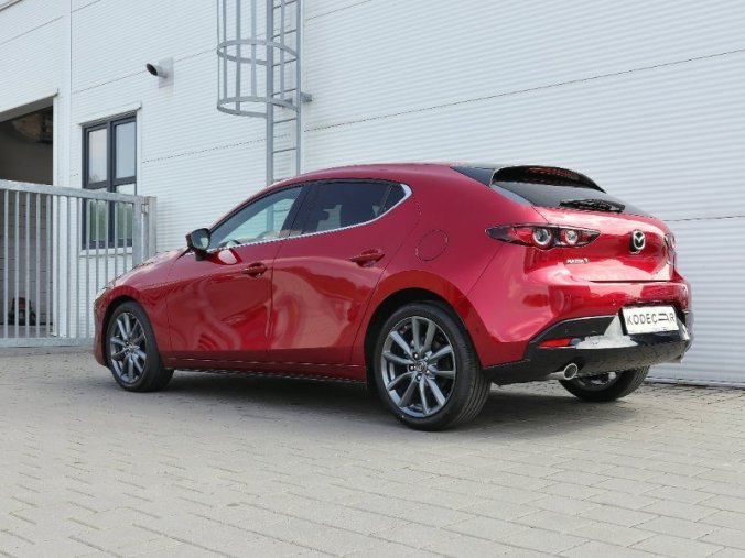 Mazda 3, Skyaktiv G122 PLUS /Safety/Sound/Style/Luxury, barva červená