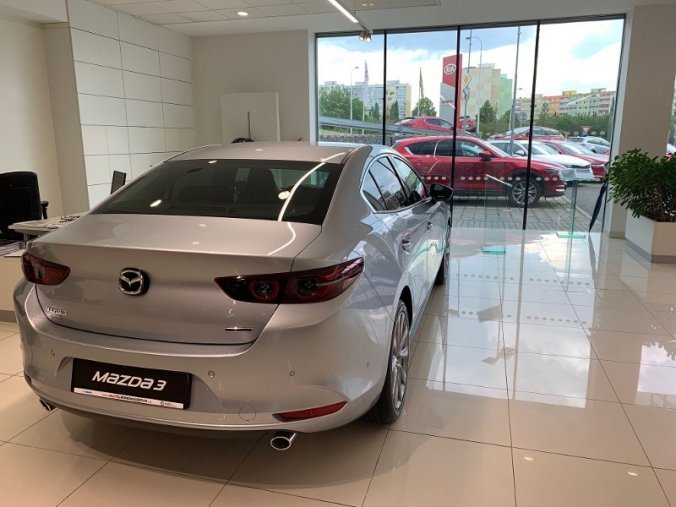 Mazda 3, 2.0G122, barva stříbrná