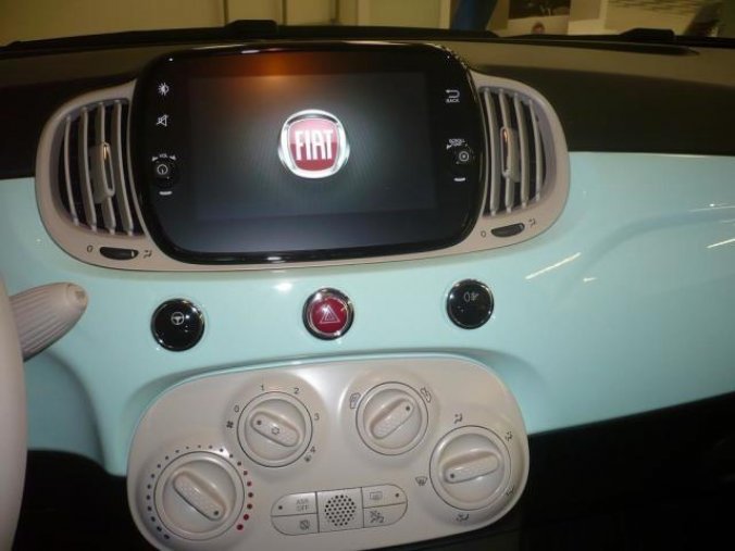 Fiat 500, 1.2 69k Lounge AT5, barva zelená