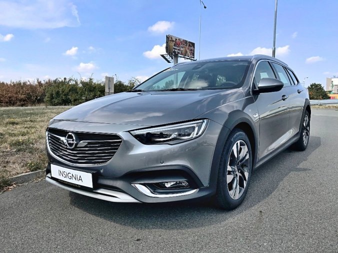 Opel Insignia, Country Tourer 2.0 DTH AT8, barva šedá