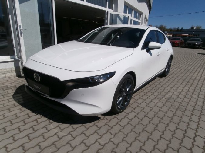 Mazda 3, Skyactiv G122, barva bílá