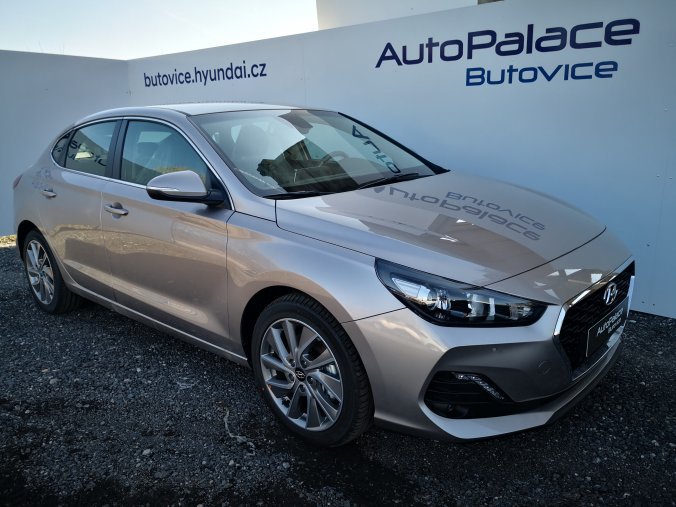 Hyundai i30, 1,4 T-GDI 103 kW (95 NAT) 6 st. man, barva bílá