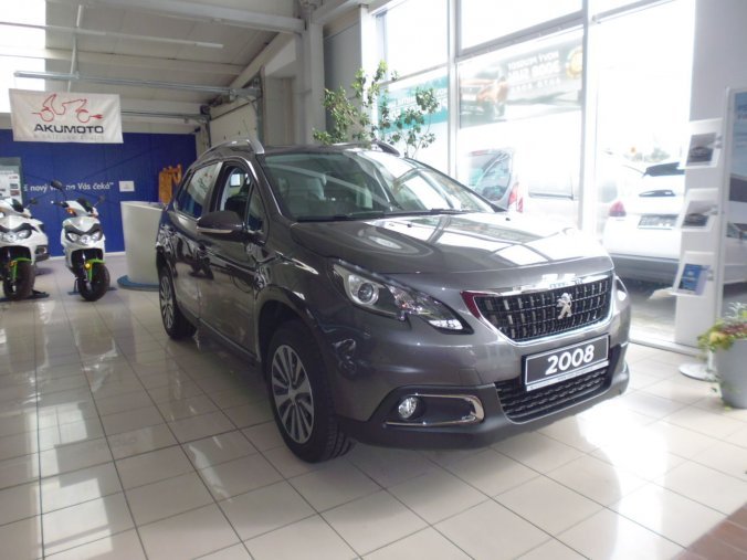 Peugeot 2008, ACTIVE 1,2 PureTech 110k + paket City + Mirror Screen, barva červená